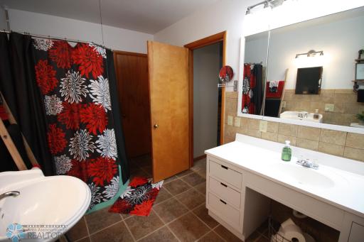 407 2nd Avenue SW, Hankinson, ND 58041