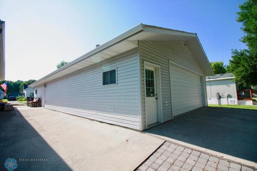 407 2nd Avenue SW, Hankinson, ND 58041