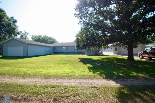407 2nd Avenue SW, Hankinson, ND 58041