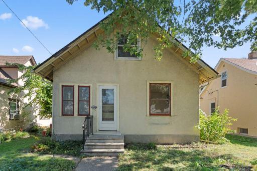 Exterior 1.5 Story with detached 2 car garage