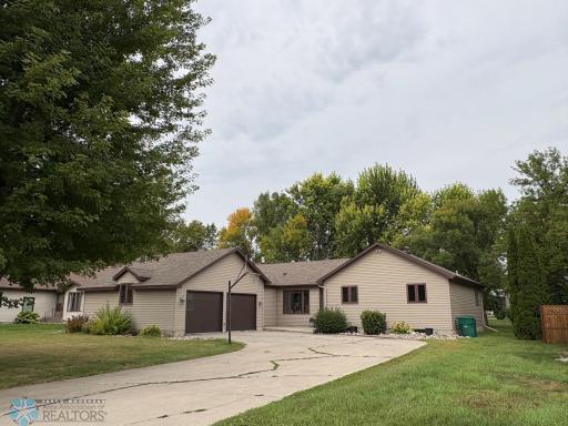 1422 14th Avenue N, Wahpeton, ND 58075