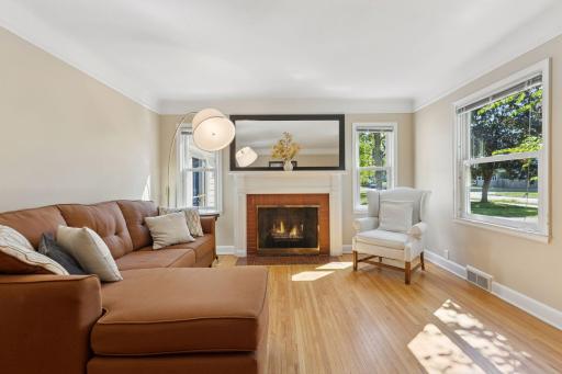 3750 Hubbard Avenue N, Robbinsdale, MN 55422