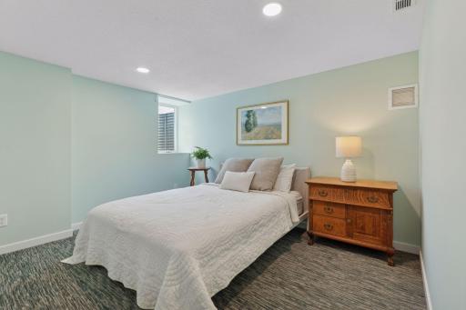 3750 Hubbard Avenue N, Robbinsdale, MN 55422