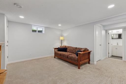 3750 Hubbard Avenue N, Robbinsdale, MN 55422