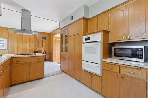 3750 Hubbard Avenue N, Robbinsdale, MN 55422