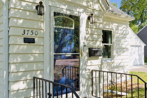3750 Hubbard Avenue N, Robbinsdale, MN 55422