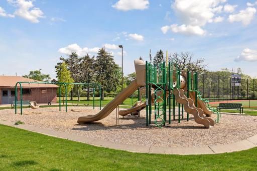 3750 Hubbard Avenue N, Robbinsdale, MN 55422