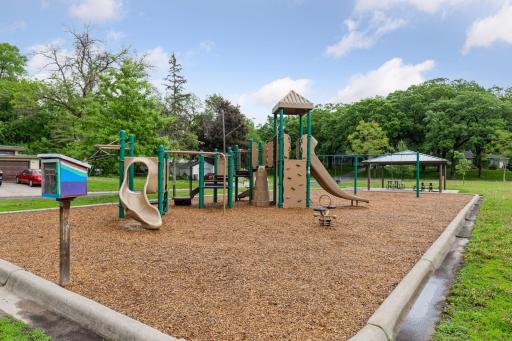 3750 Hubbard Avenue N, Robbinsdale, MN 55422
