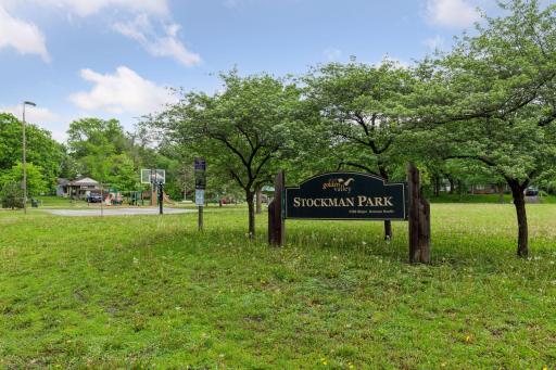 3750 Hubbard Avenue N, Robbinsdale, MN 55422