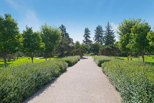 3750 Hubbard Avenue N, Robbinsdale, MN 55422