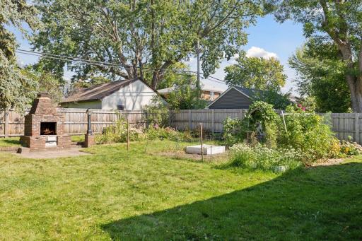 3750 Hubbard Avenue N, Robbinsdale, MN 55422