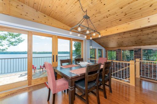 Double patio doors and windows have Hunter Douglas blinds!