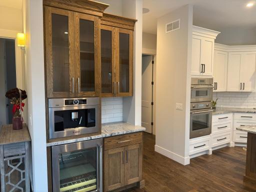 4040 Tonkawood Road, Minnetonka, MN 55345