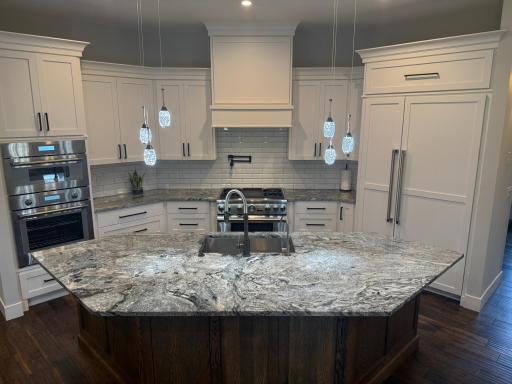 4040 Tonkawood Road, Minnetonka, MN 55345