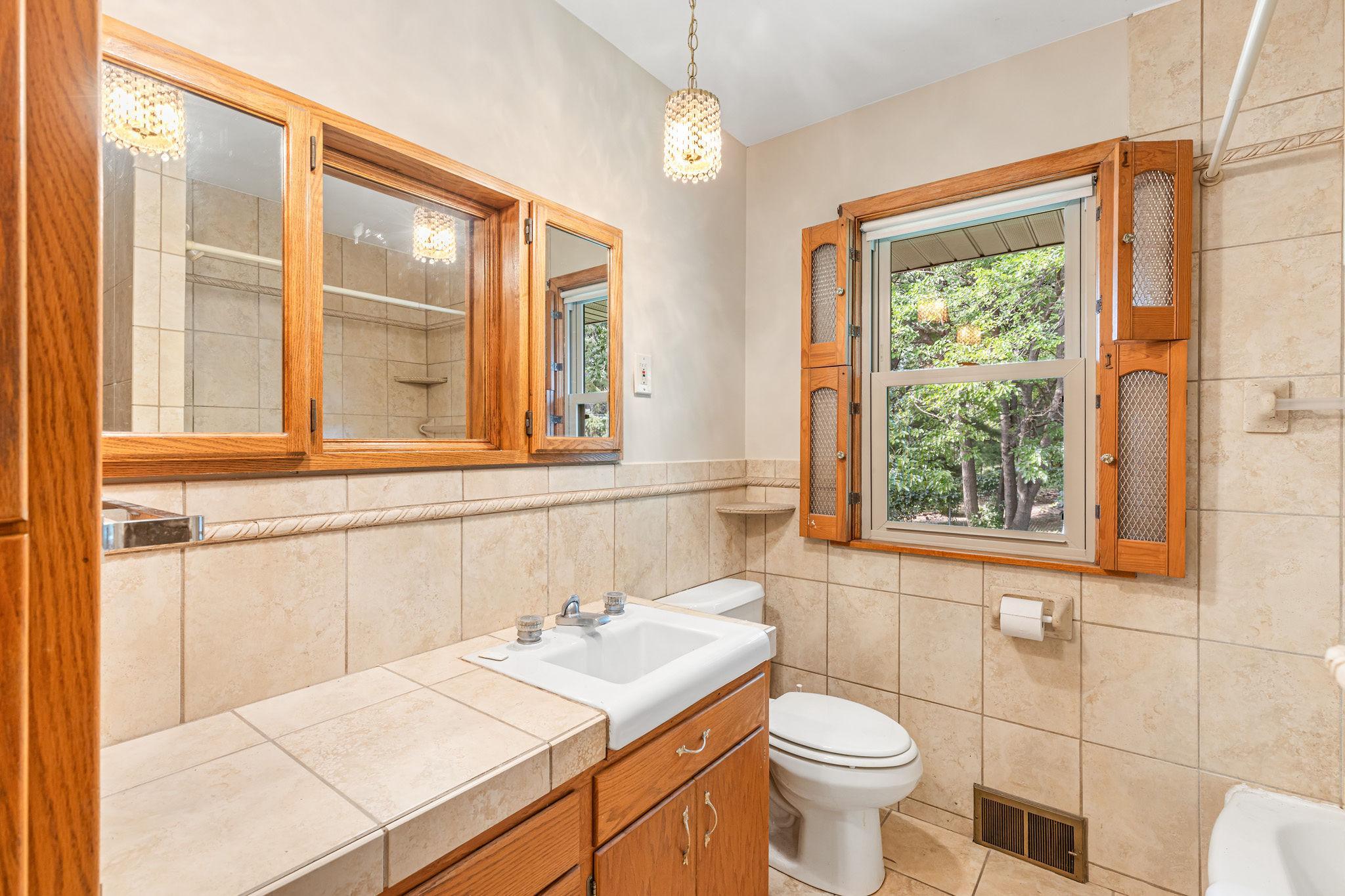 Full hall bath