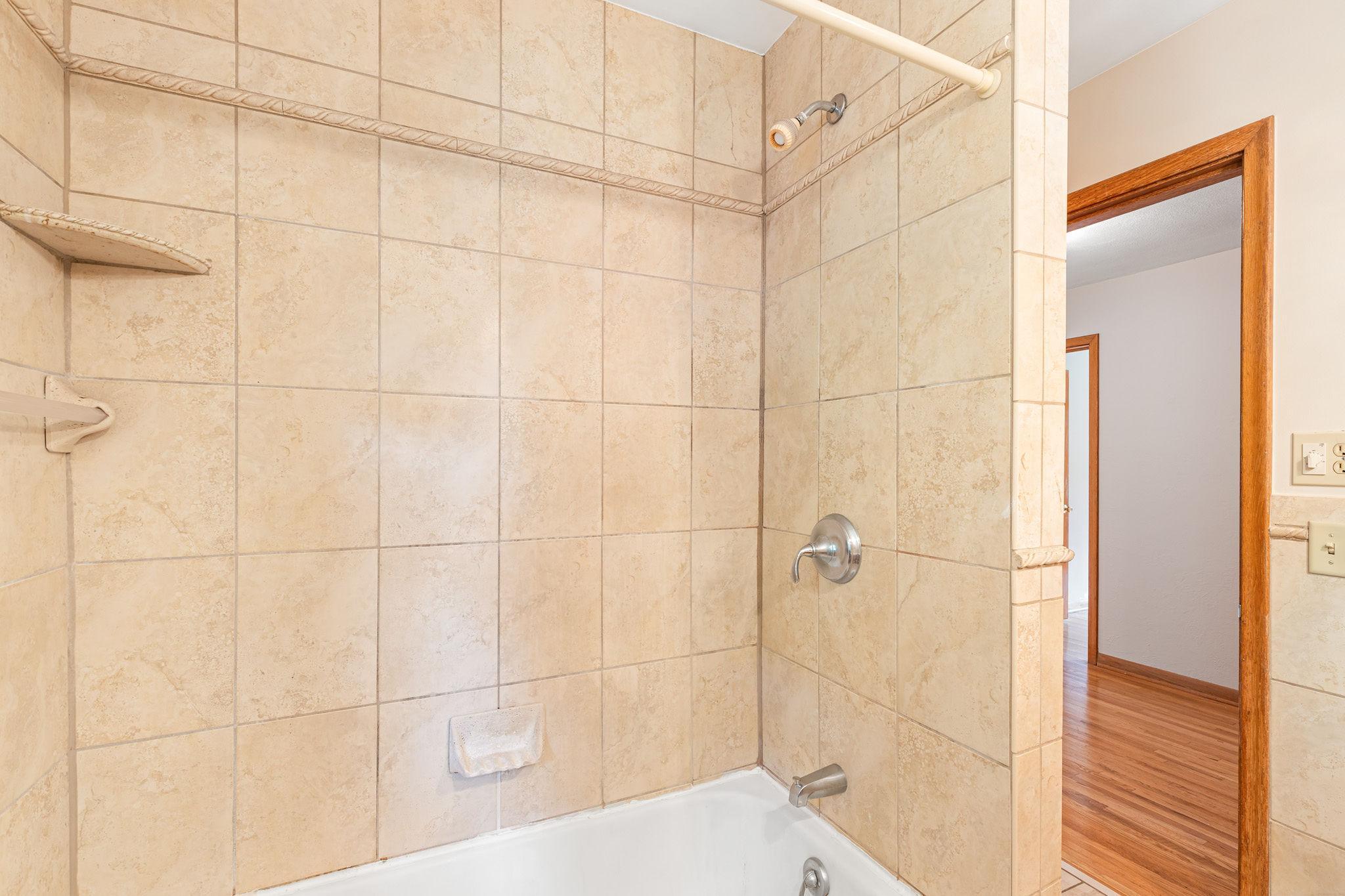 Ceramic tile