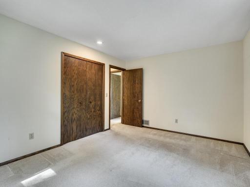 688 W Wentworth Avenue, Saint Paul, MN 55118