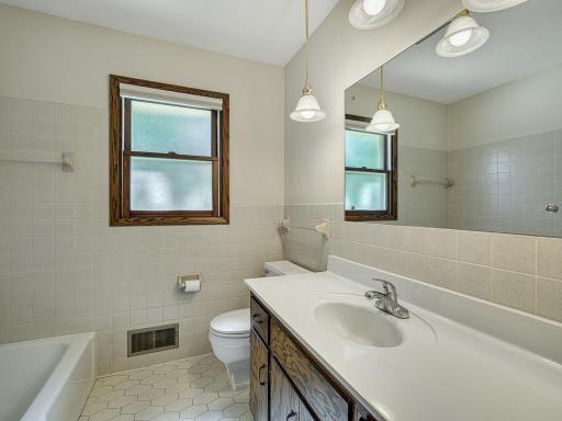 688 W Wentworth Avenue, Saint Paul, MN 55118