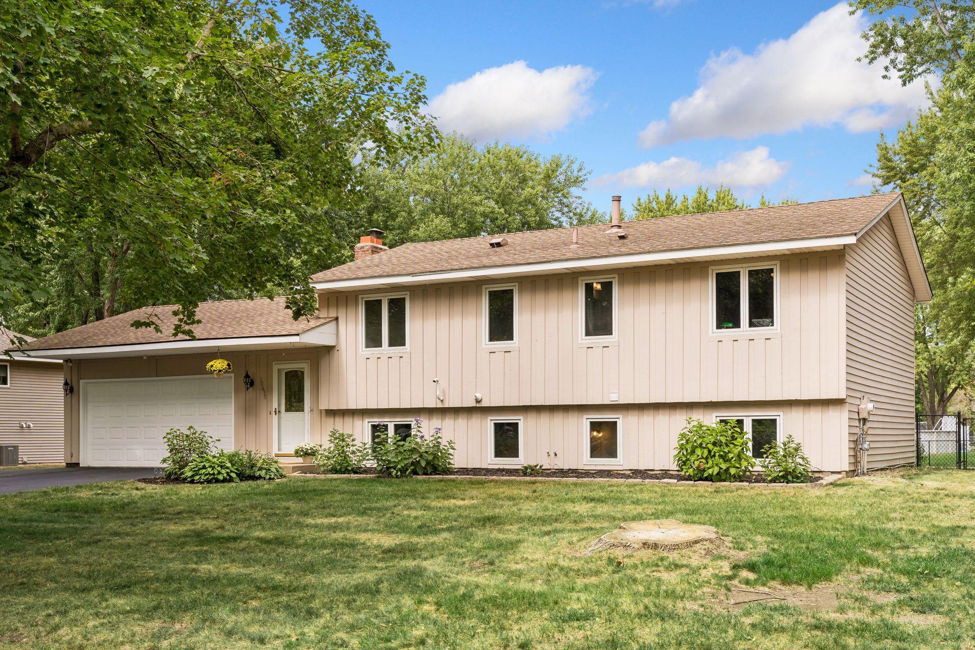 Welcome to 10650 105th Avenue North in Maple Grove.