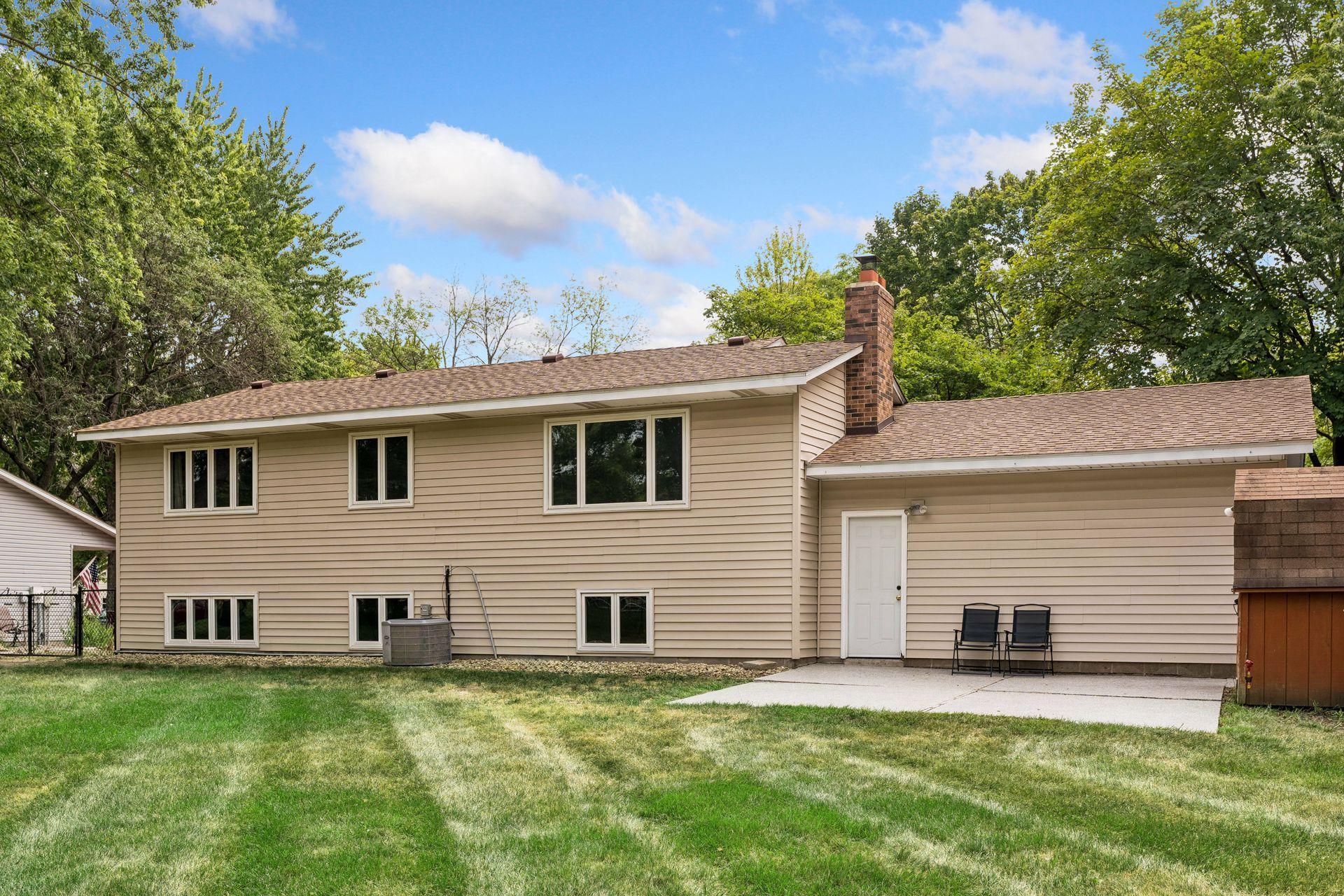 10650 105th Avenue N, Maple Grove, MN 55369
