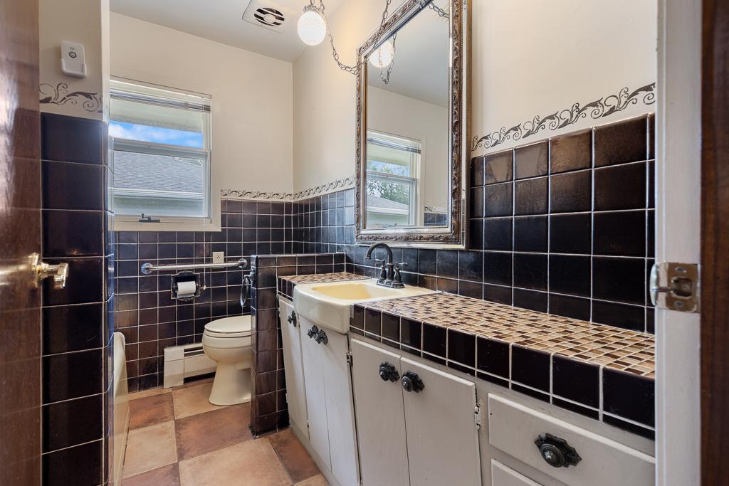 Main floor bathroom