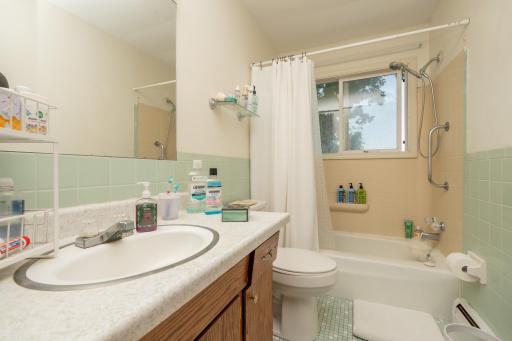 1055 Spencer Street S, Shakopee, MN 55379
