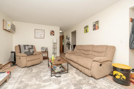 1055 Spencer Street S, Shakopee, MN 55379