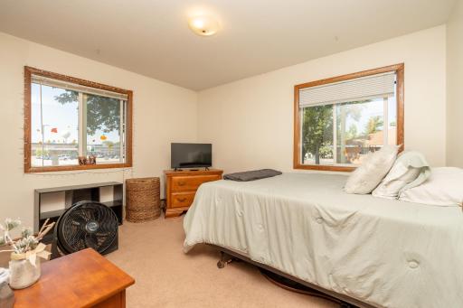 1055 Spencer Street S, Shakopee, MN 55379