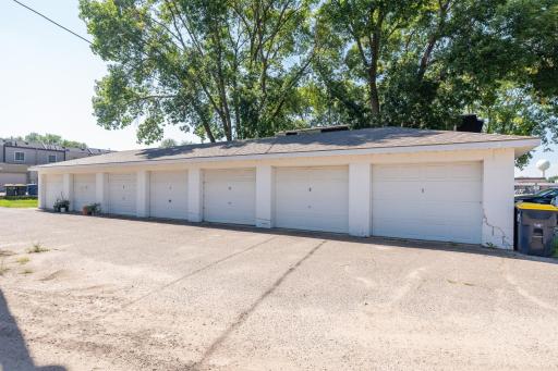 1055 Spencer Street S, Shakopee, MN 55379