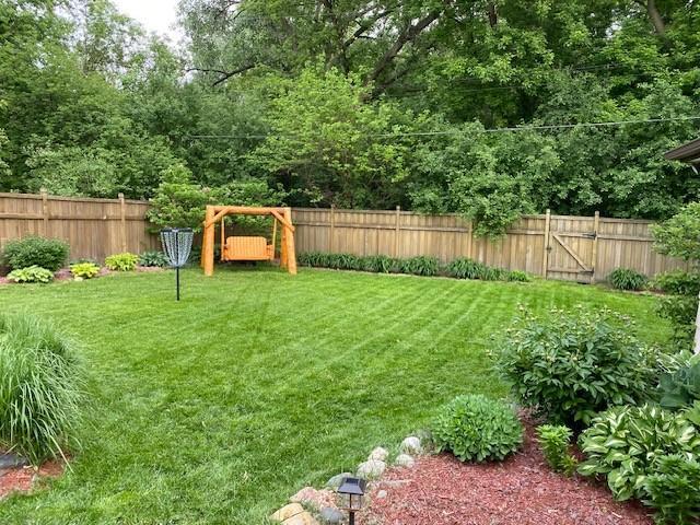 Backyard2_2560 Pennsylvania Ave S.jpg