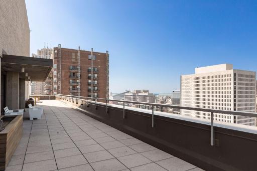 Building B offers a rooftop terrace with 360-degree city views!