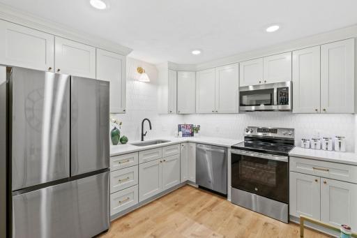 8-28-web-or-mls-5140 W 102nd St 210-28.jpg