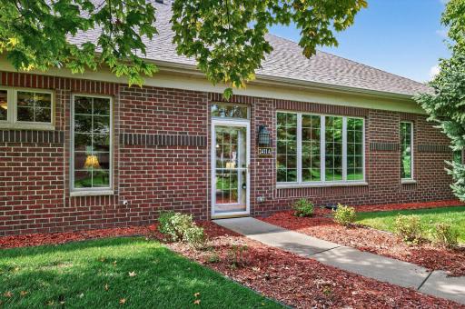 Welcome home to this single level, end-unit townhome in the Lakes of Radisson!