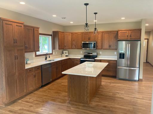 Quartz counterops & SS Whirlpool appliances