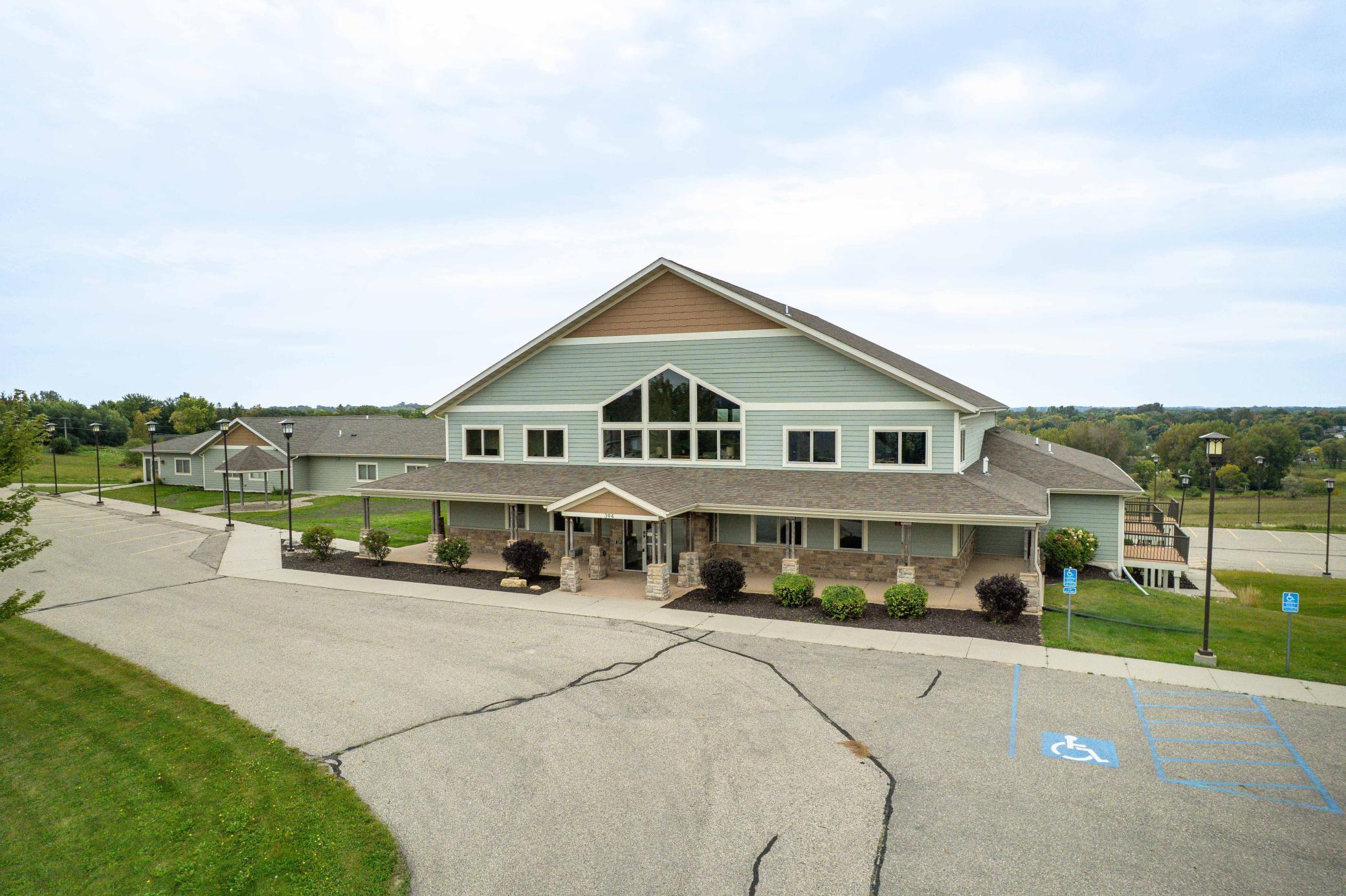 Front - 394 Woodland Lodge