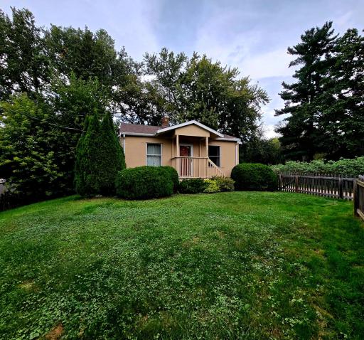 335 Burke Avenue W, Roseville, MN 55113