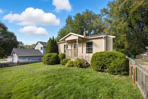335 Burke Avenue W, Roseville, MN 55113