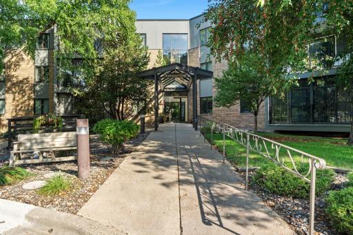 10 Windsor Court, 102, Saint Paul, MN 55112