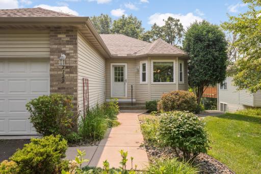 Welcome to 7129 48th St N in Oakdale! This MAIN LEVEL LIVING end unit townhome is perfectly nestled at the end of the street for utmost privacy.