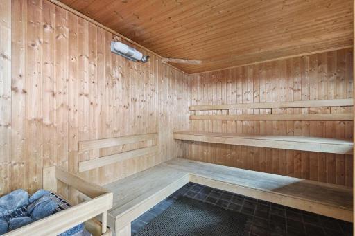 Sauna time with plenty of room for friends to enjoy. Clear those pours and rejuvinate!