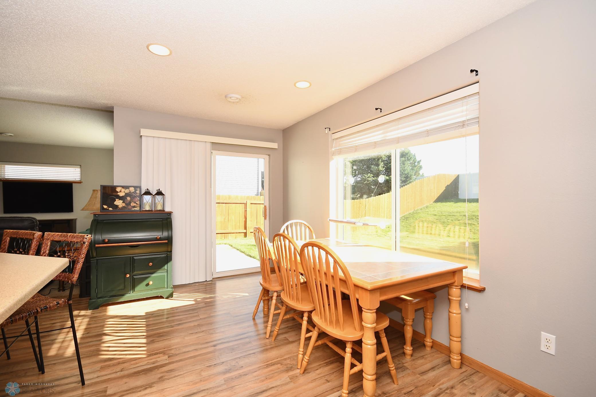 19. Dinning room / patio