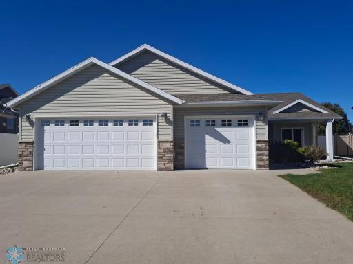 611 33rd Street N, Moorhead, MN 56560
