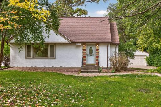 2911 Troseth Road, Saint Paul, MN 55113