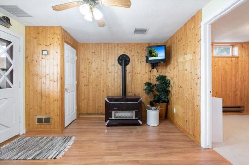 19526 Elmcrest Road, Richmond, MN 56368