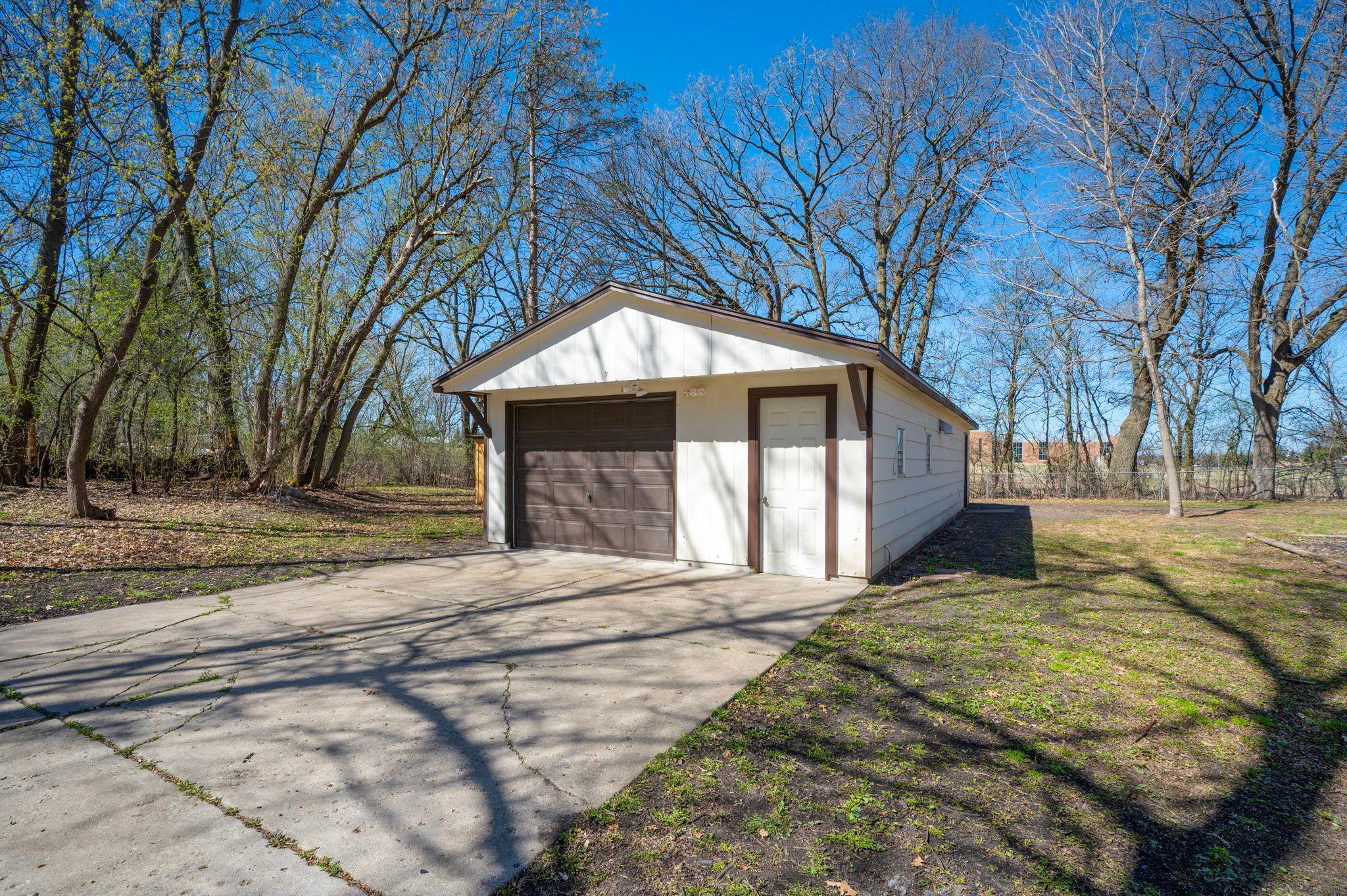 detatched garage 17x43