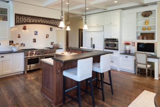 6155 Murray Court, Excelsior, MN 55331