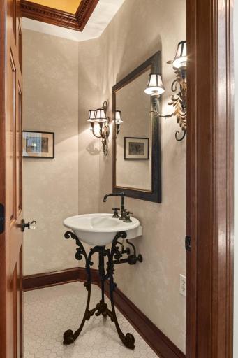 6155 Murray Court, Excelsior, MN 55331