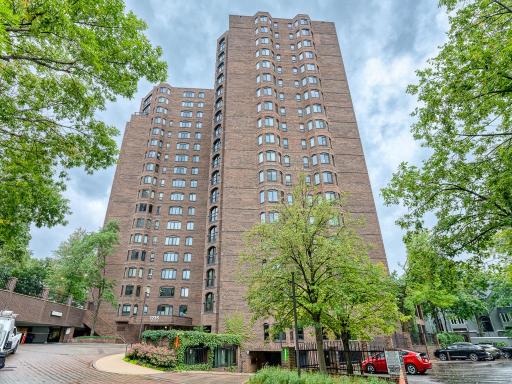 1235 Yale Place, 609, Minneapolis, MN 55403
