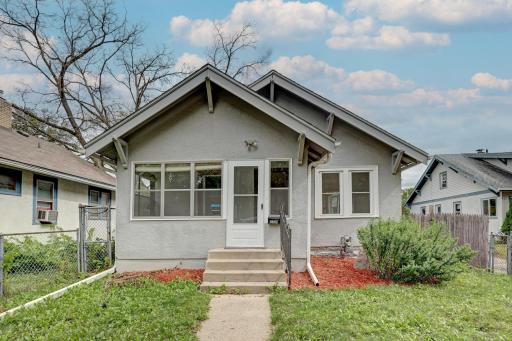Welcome Home to your Like-New Home on The Minnehaha Mile, a wide, bike-friendly retail boulevard hosting an abundance of antique, vintage, retro, and secondhand shops. All this along with great eating and entertainment in the Longfellow Neighborhood.