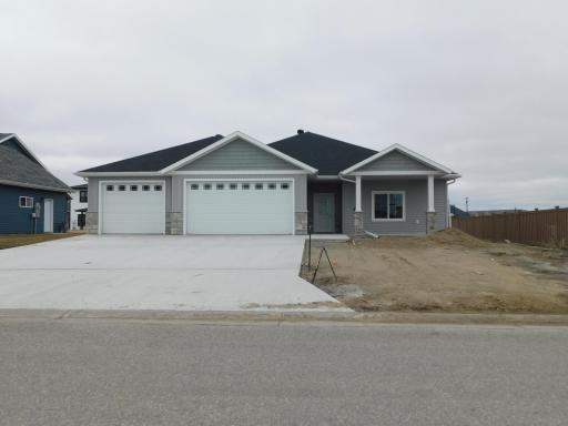 4203 Pine Parkway S, Fargo, ND 58104